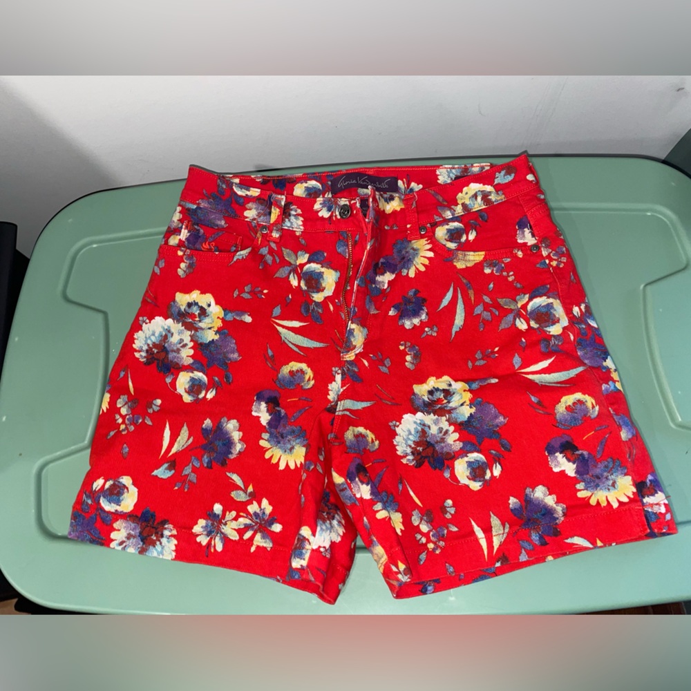 Gloria Vanderbilb Amanda Bermuda Short